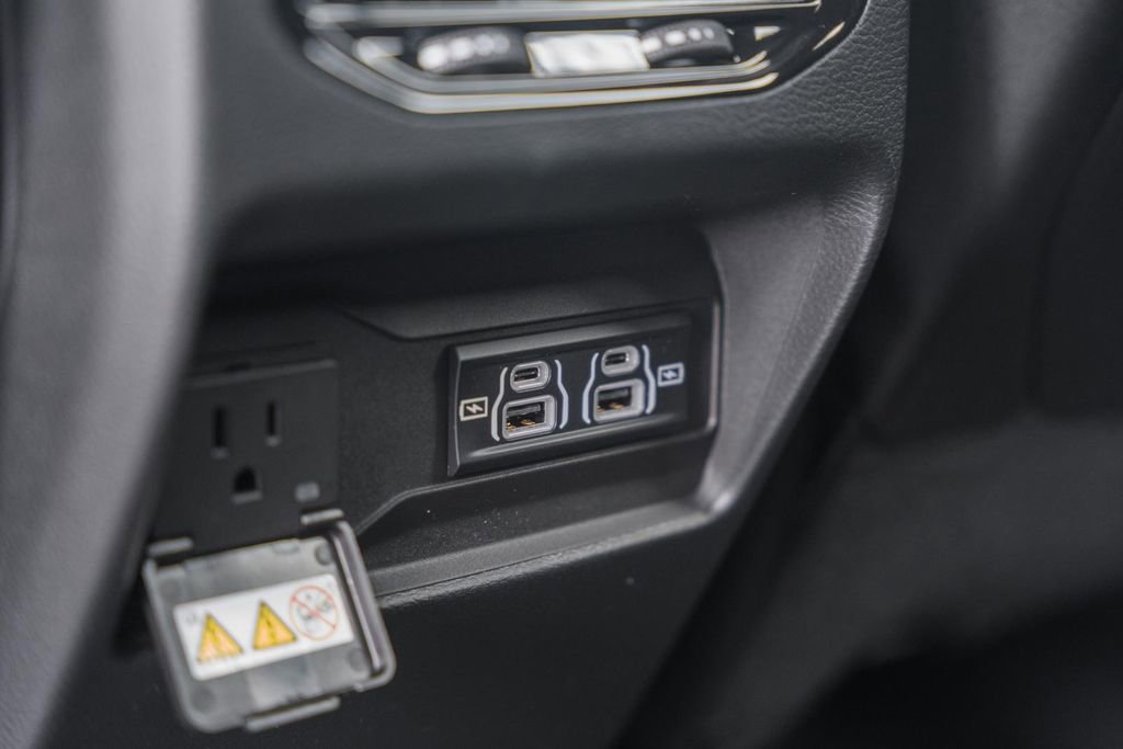 New 2025 Jeep Grand Cherokee Laredo X w/ Luxury Tech Group I image 32