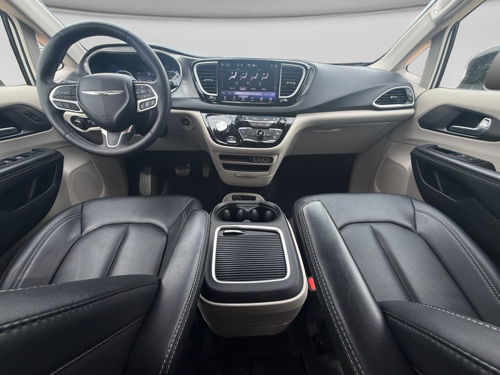 Used 2024 Chrysler Pacifica Touring-L FWD image 23
