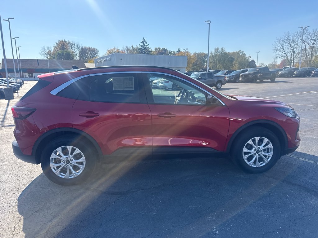 Used 2023 Ford Escape Active w/ Tech Pack #2 AWD/4WD image 6