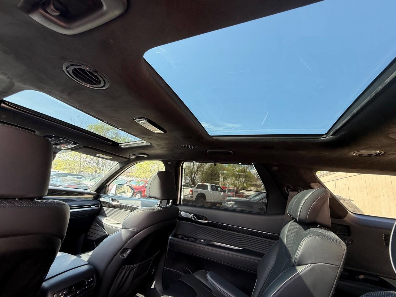 Used 2024 Hyundai Palisade Calligraphy image 24