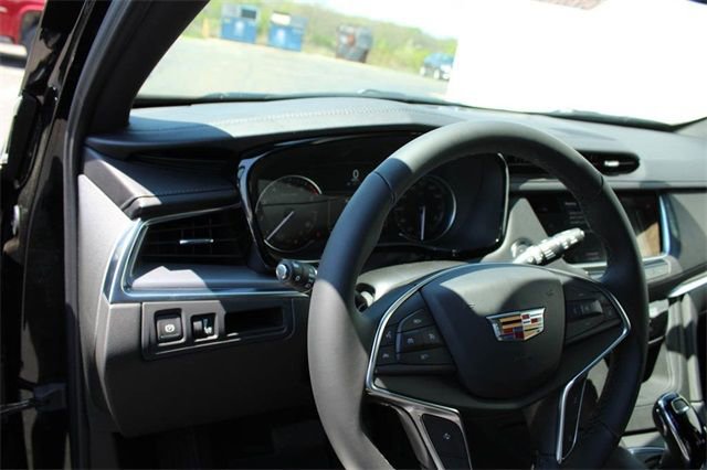 New 2025 Cadillac XT5 Luxury image 17