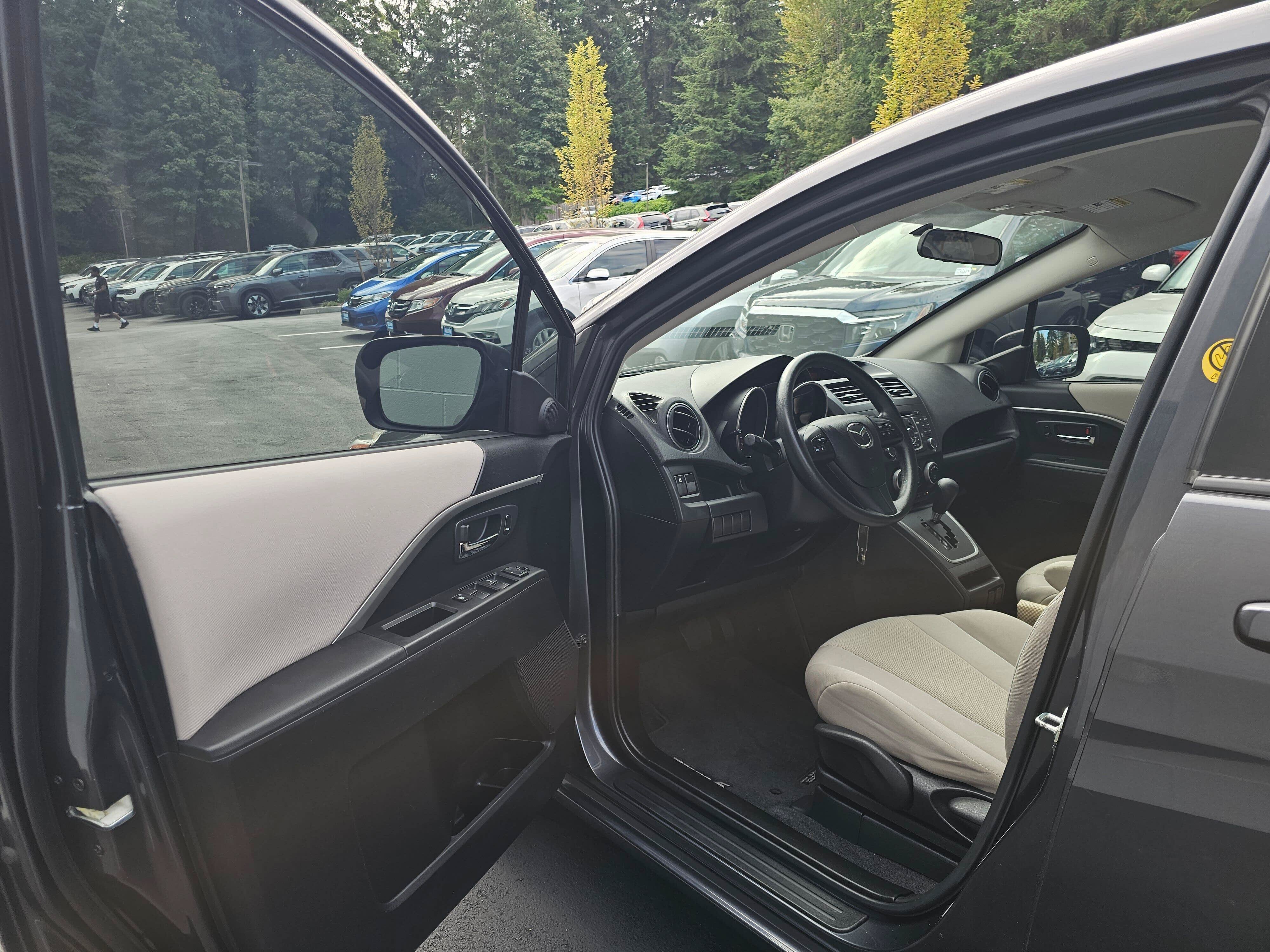 Used 2015 MAZDA MAZDA5 Sport FWD image 23