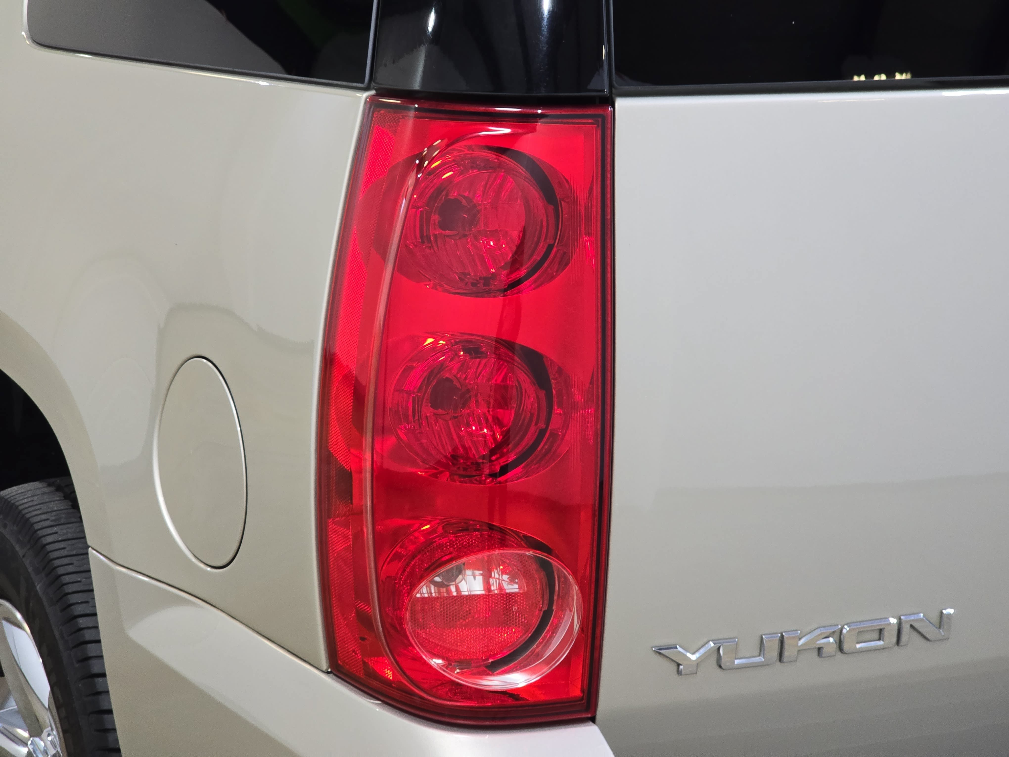 Used 2013 GMC Yukon SLT RWD image 31