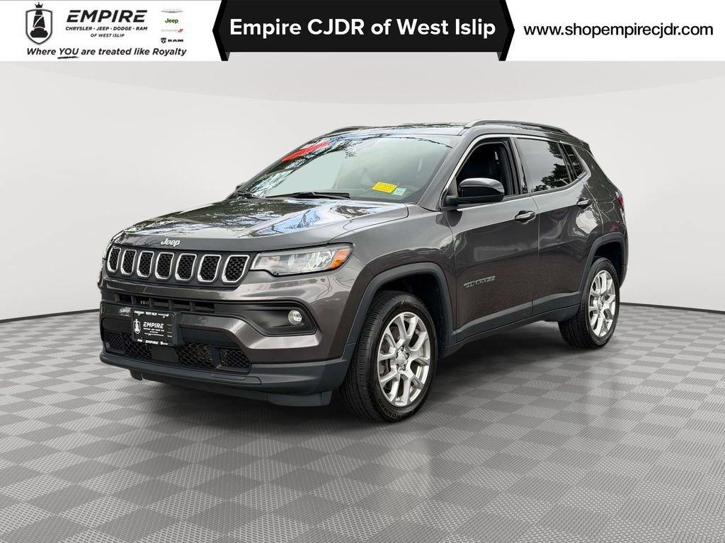 Used 2023 Jeep Compass Latitude AWD/4WD image 2