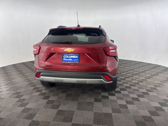 Used 2025 Chevrolet Trax LT w/ LT Convenience Package image 9