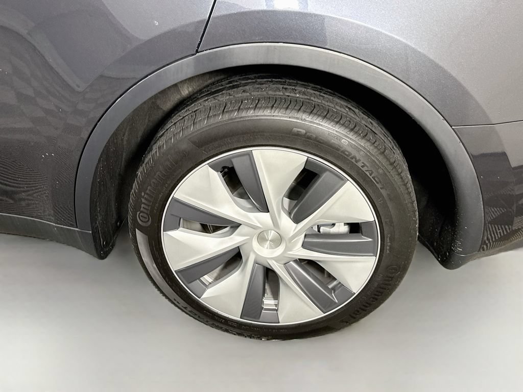 Used 2024 Tesla Model Y Long Range AWD/4WD image 34
