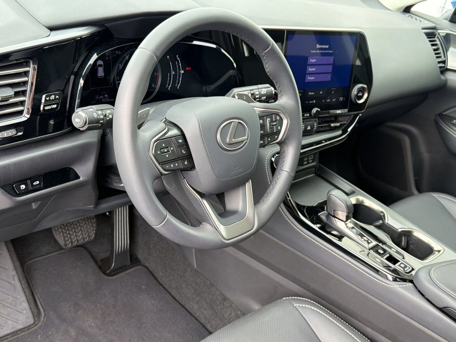 Used 2022 Lexus NX 250 FWD w/ Towing Package (2000 Lbs) image 4