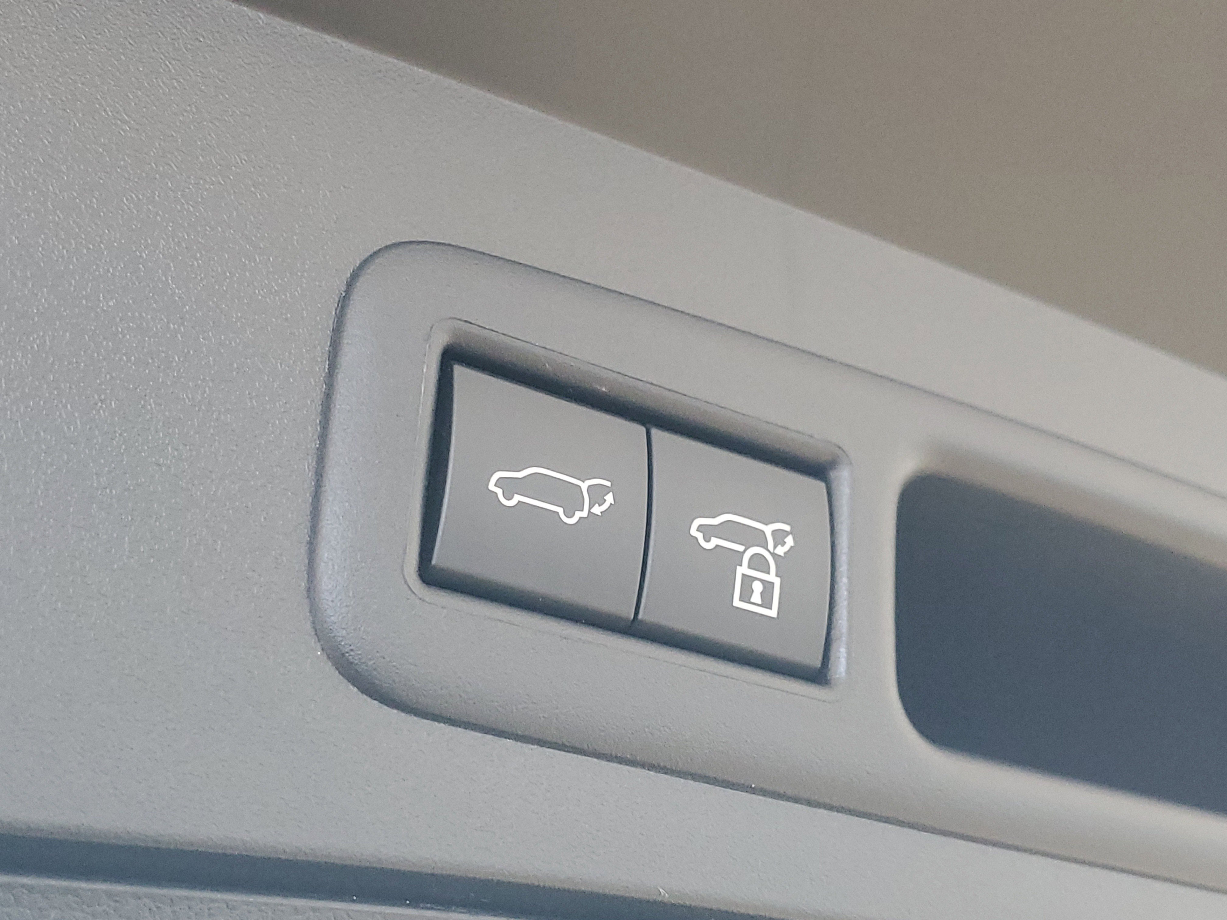 Used 2025 Lexus UX 300h UX 300h F SPORT Design w/ Accessory Package (Z1) image 14