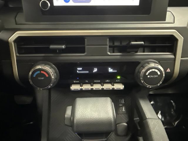 Used 2025 Toyota Tacoma SR AWD/4WD image 33