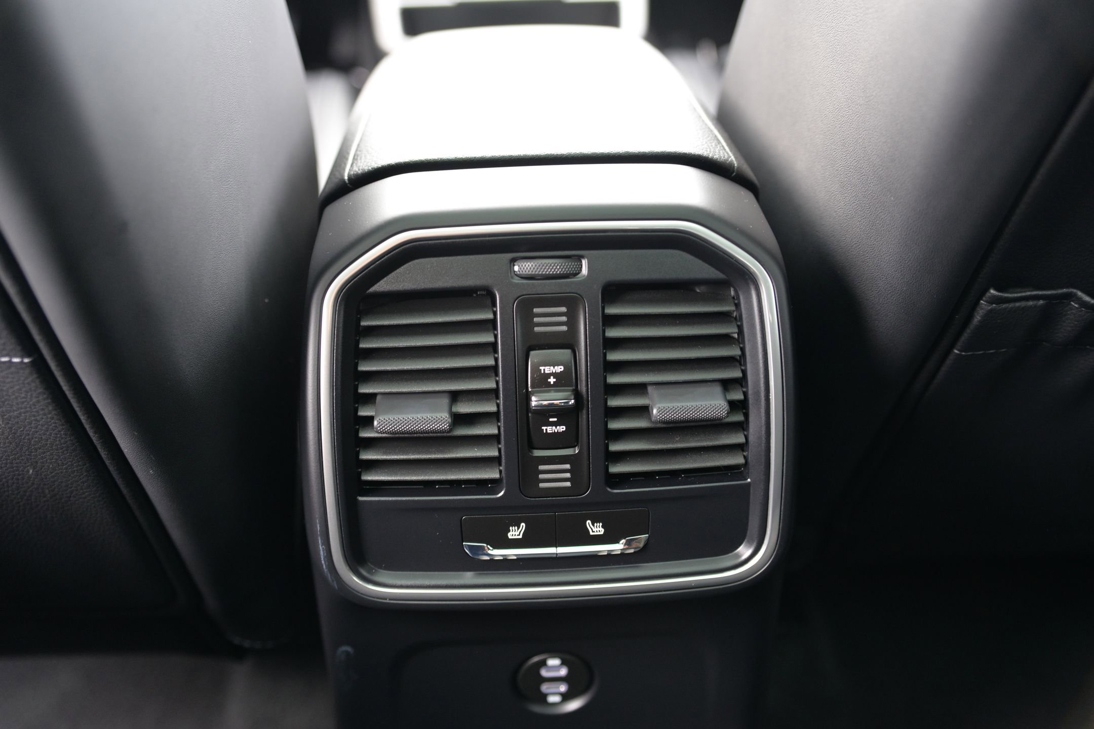 Certified 2025 Porsche Macan image 29