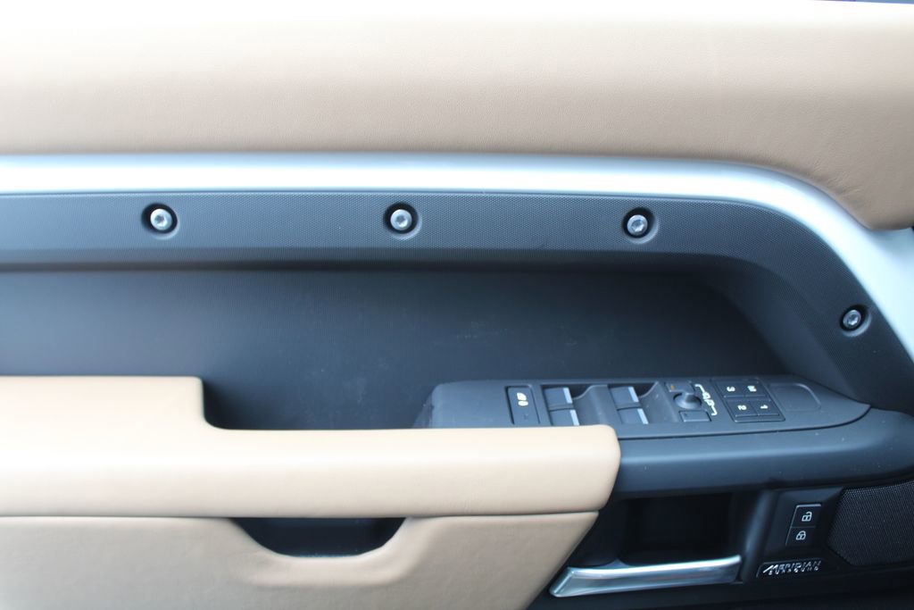 New 2026 Land Rover Defender 130 X-Dynamic SE image 16