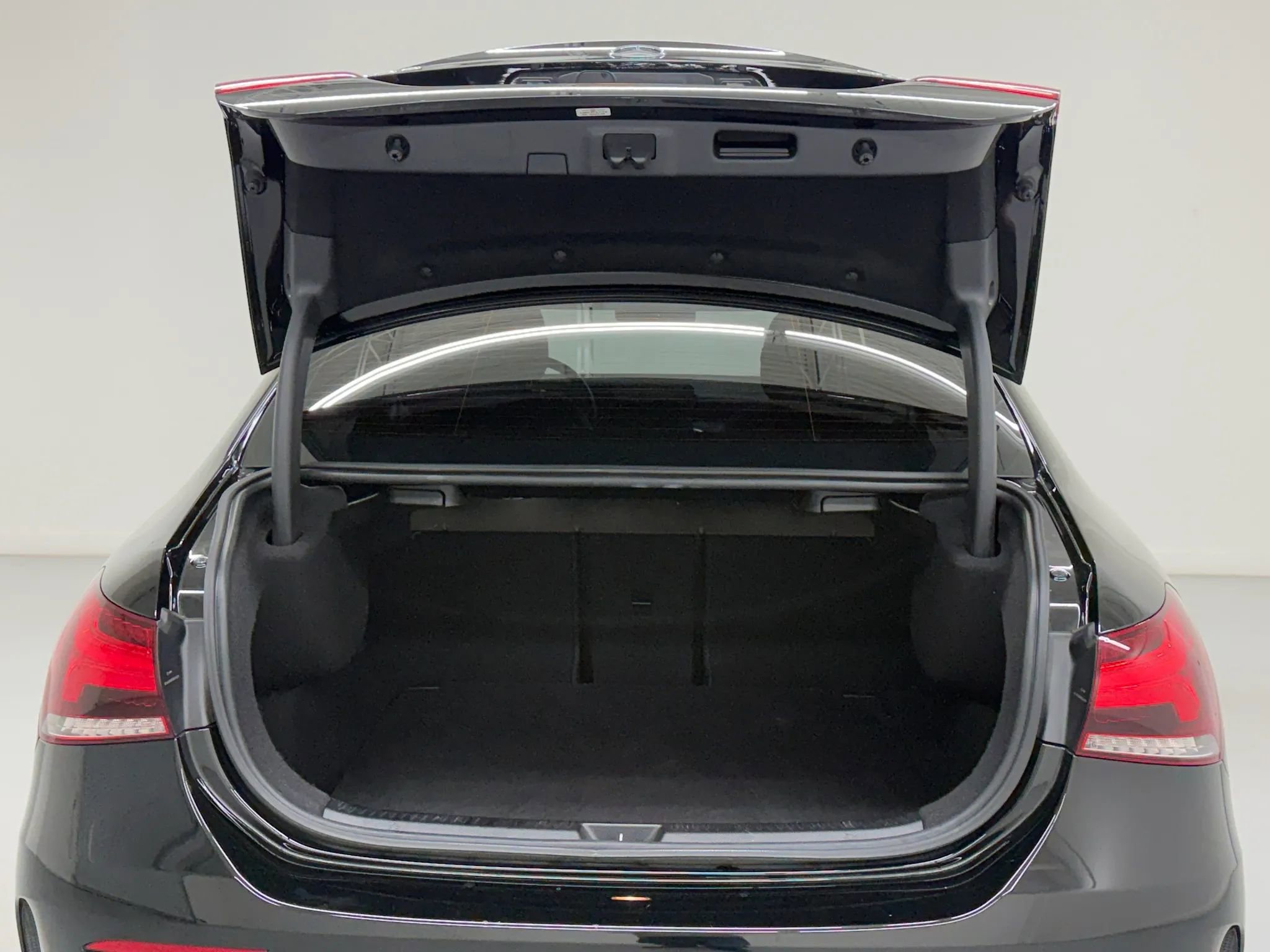 Used 2022 Mercedes-Benz A 220 4MATIC image 38