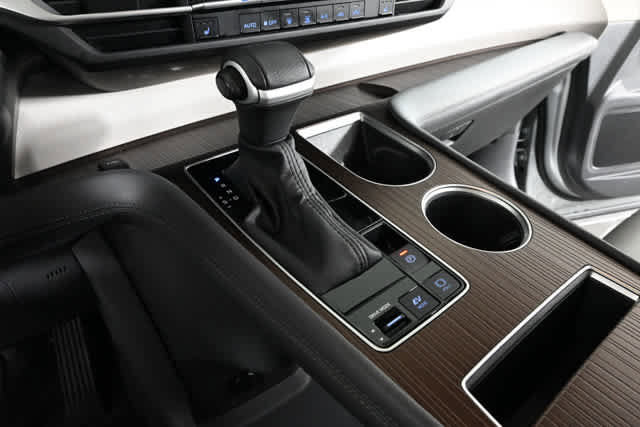 Used 2024 Toyota Sienna XLE image 28