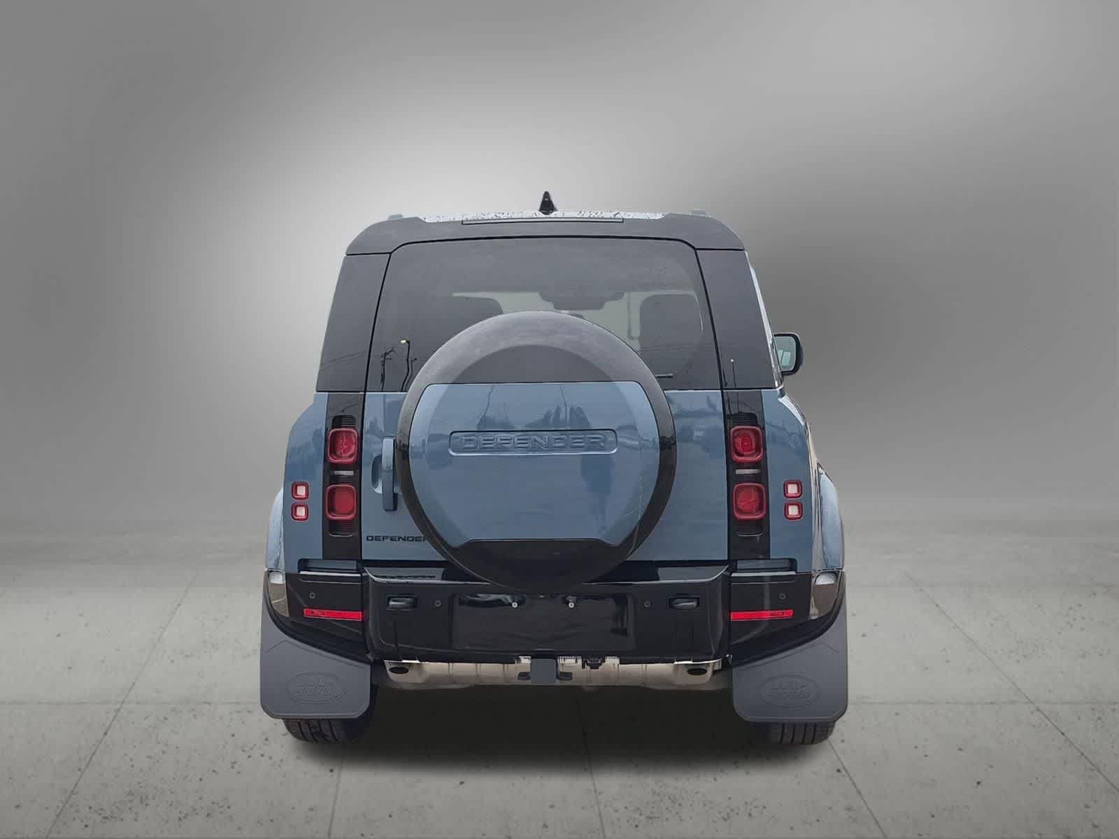 Used 2025 Land Rover Defender 110 X-Dynamic SE AWD/4WD image 5