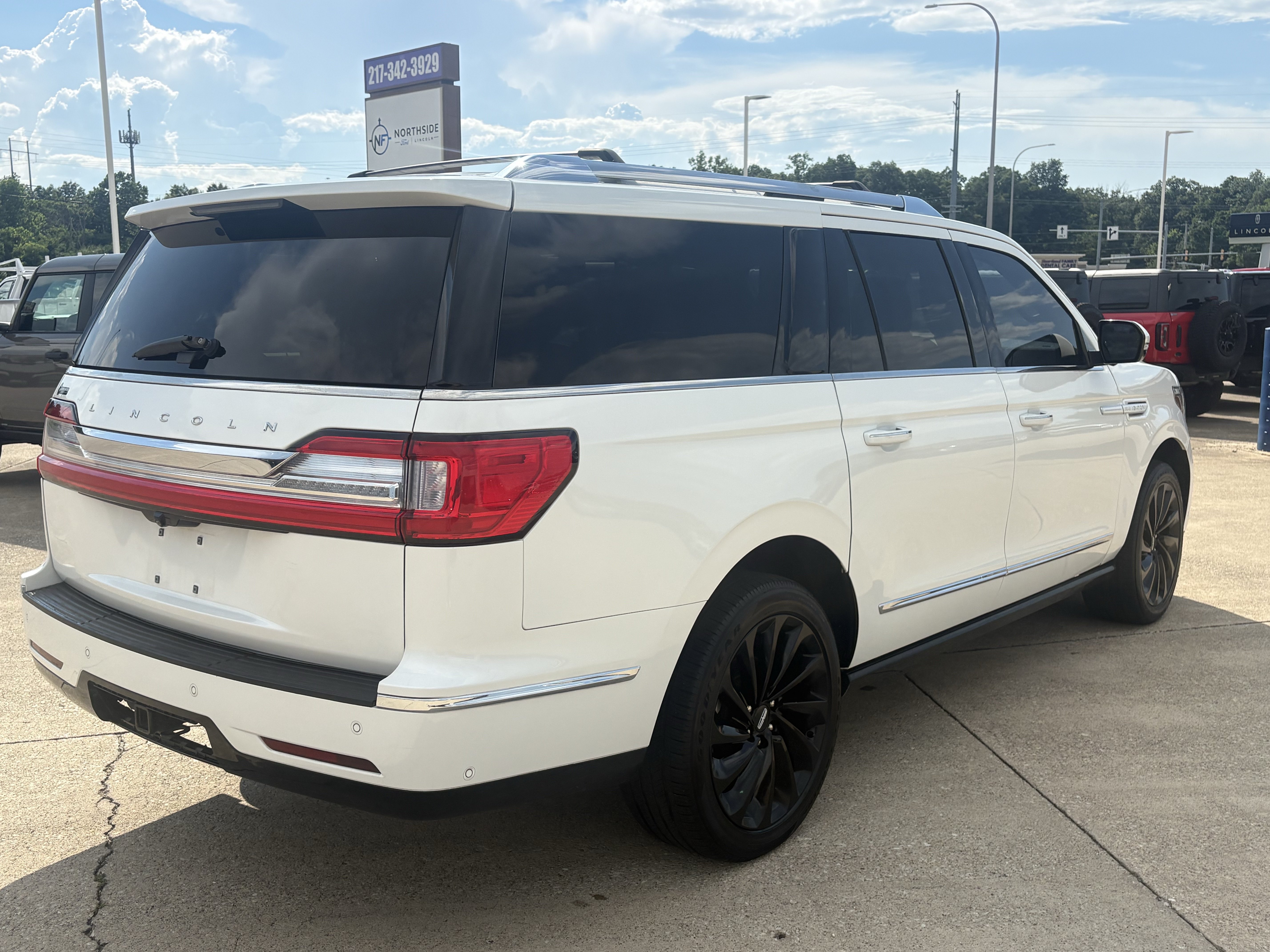 Used 2021 Lincoln Navigator L Reserve AWD/4WD image 5