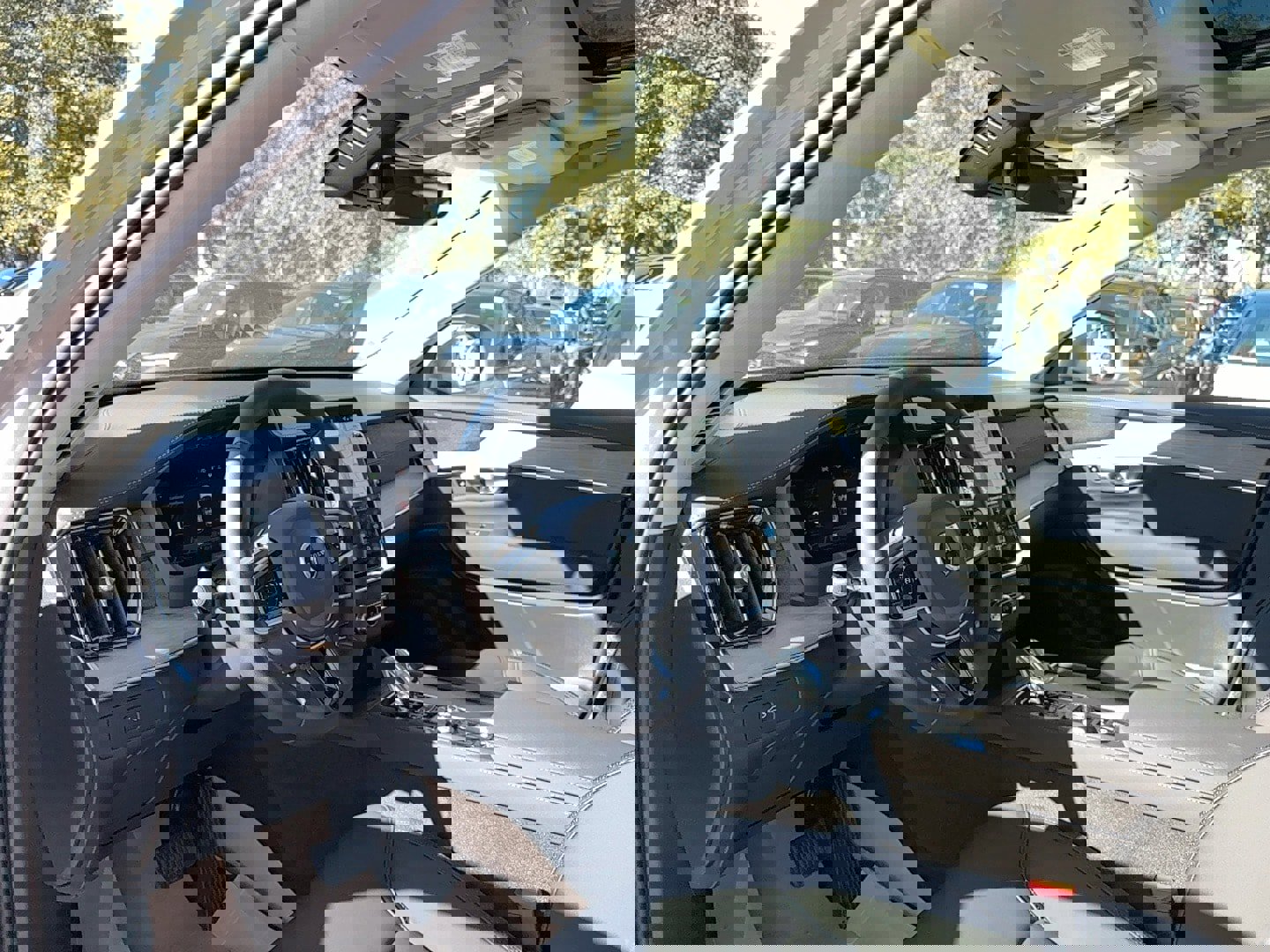 New 2026 Volvo XC90 B6 Plus w/ Protection Package image 10