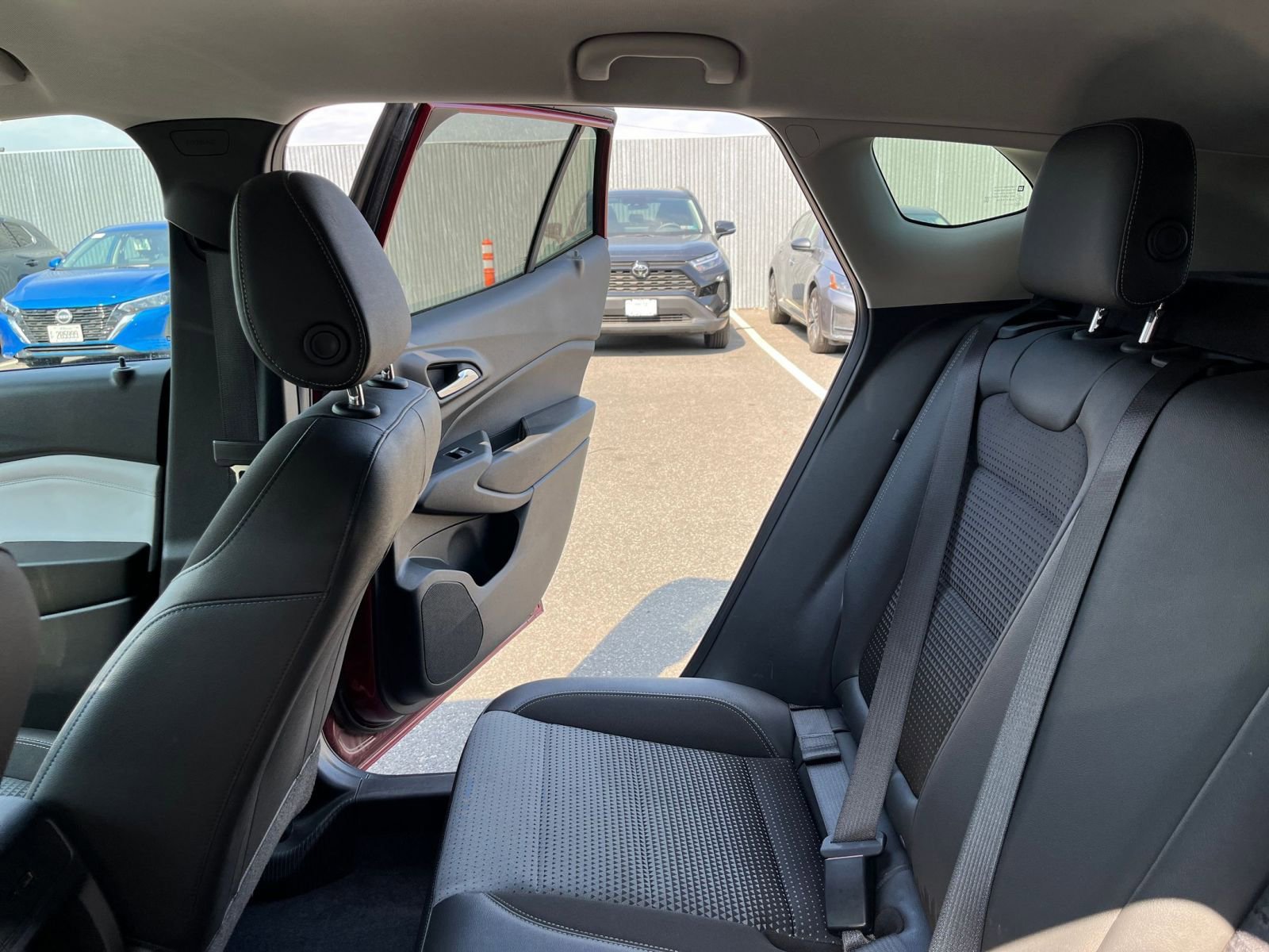 Used 2025 Chevrolet Trax LT FWD image 39