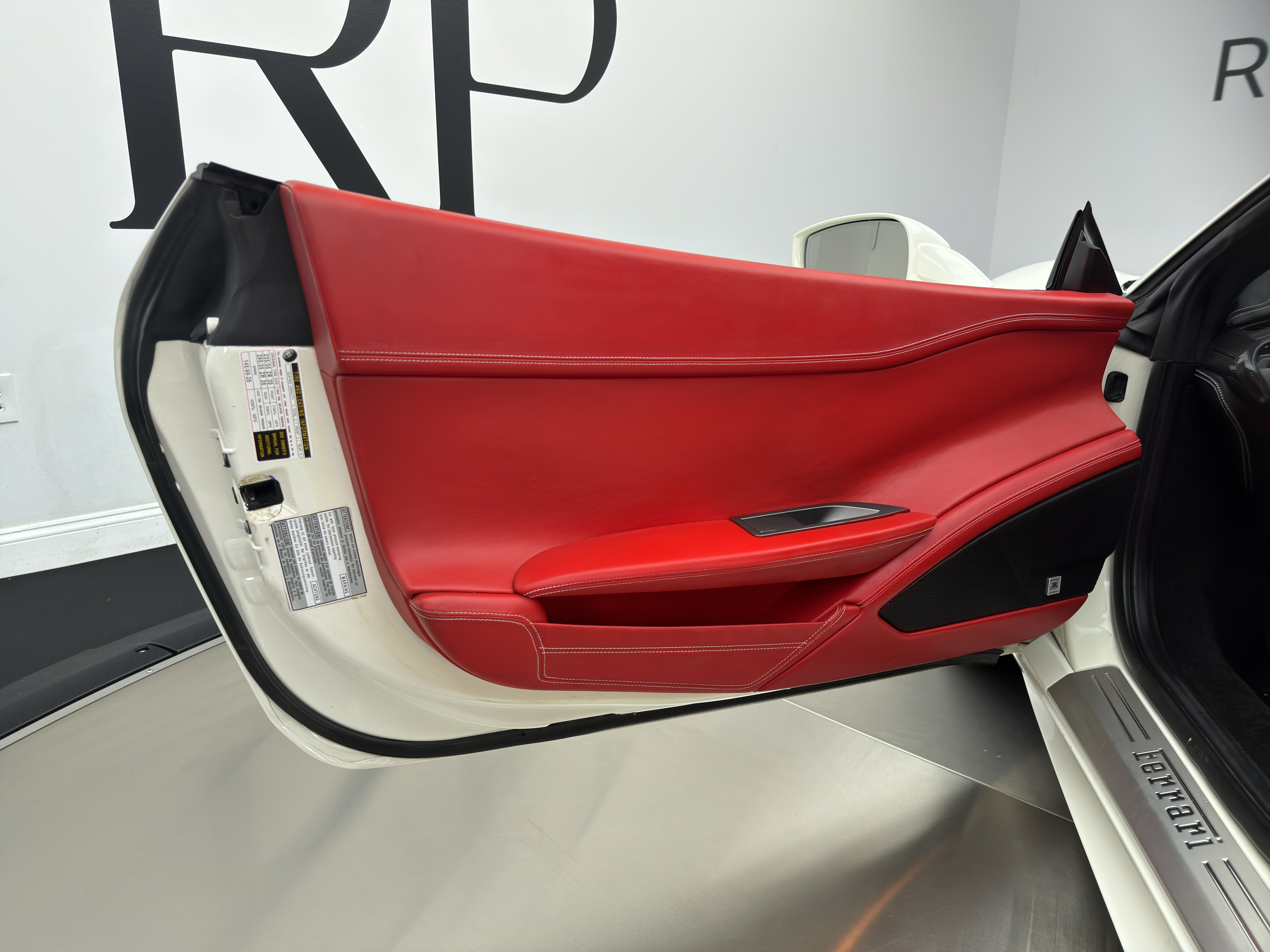Used 2013 Ferrari 458 Spider RWD image 24