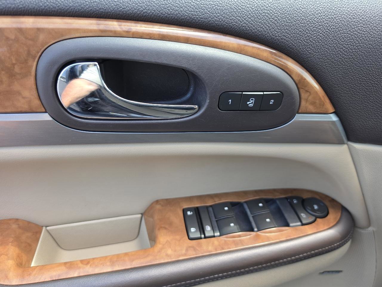 Used 2011 Buick Enclave CXL FWD image 17