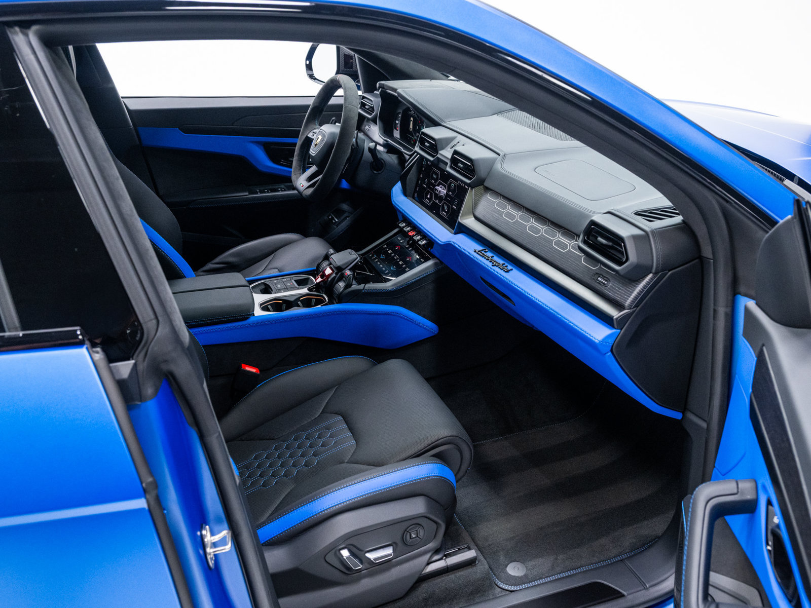 Used 2025 Lamborghini Urus SE AWD/4WD image 61