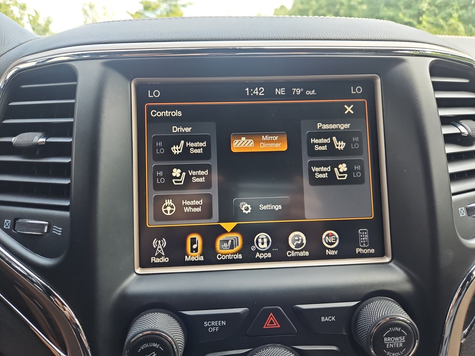 Used 2014 Jeep Grand Cherokee Overland AWD/4WD image 22
