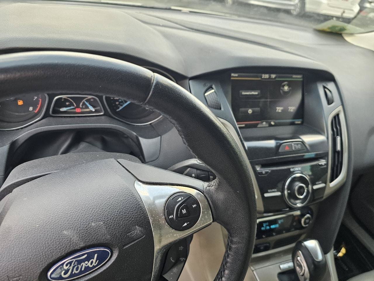 Used 2012 Ford Focus SEL FWD image 25