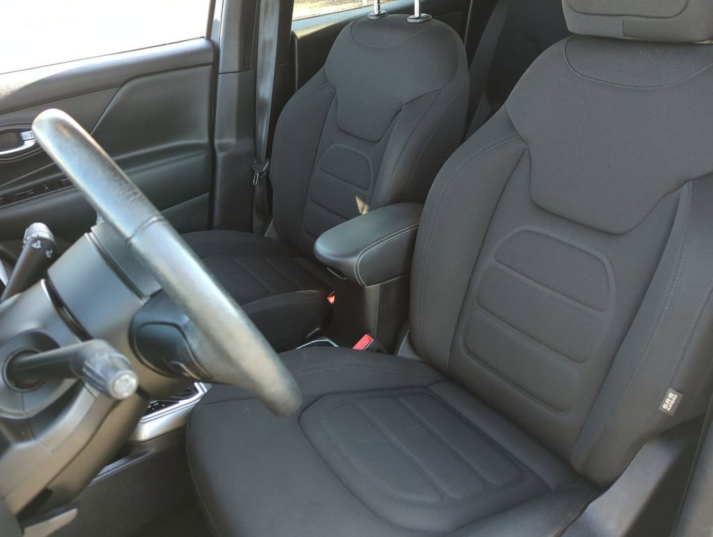 Used 2022 Jeep Renegade Latitude w/ Convenience Group image 18