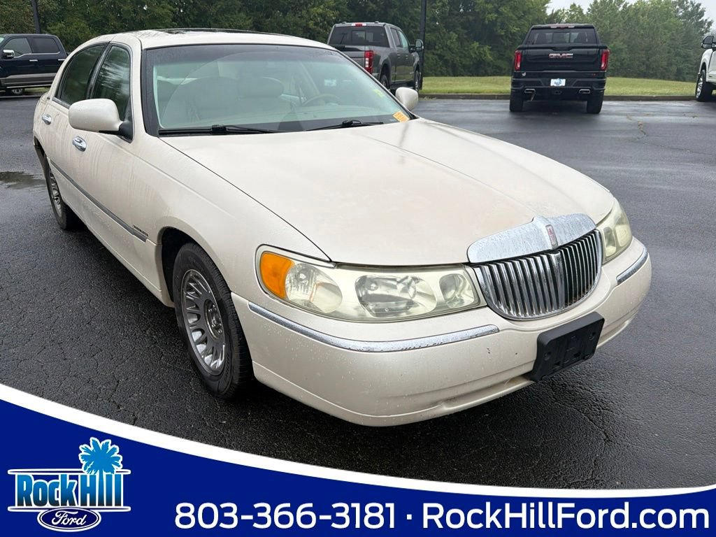 Used 2001 Lincoln Town Car Signature
