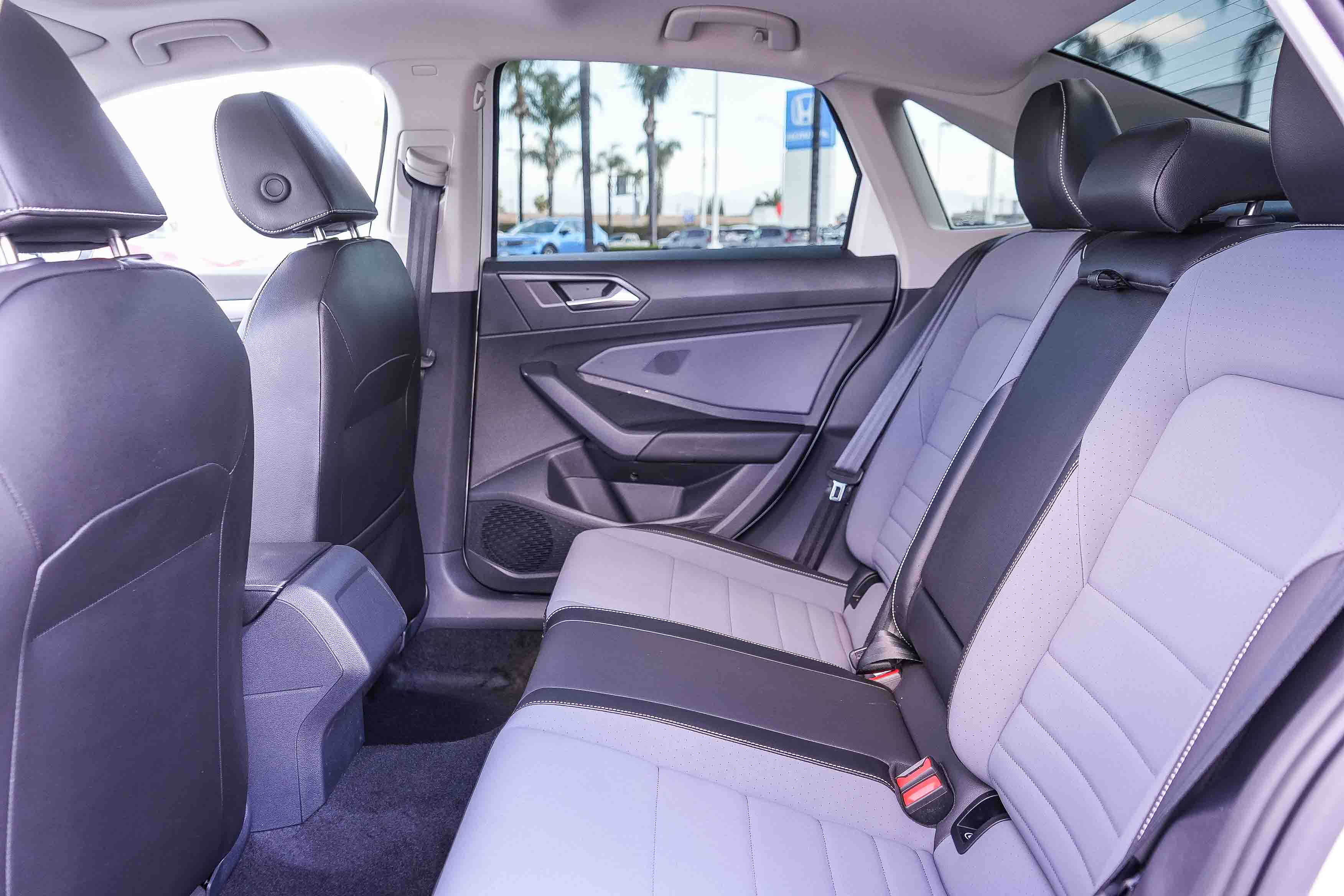 Used 2026 Volkswagen Jetta SE FWD image 22