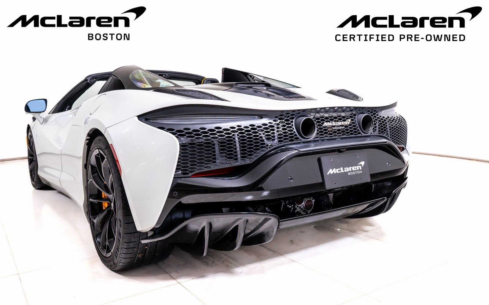 Used 2025 McLaren Artura Spider image 12