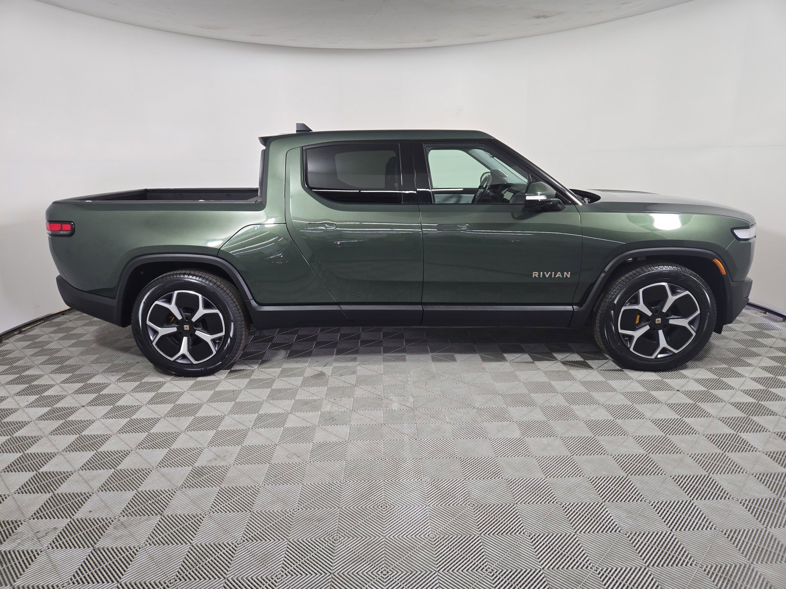 Used 2023 Rivian R1T Adventure image 6
