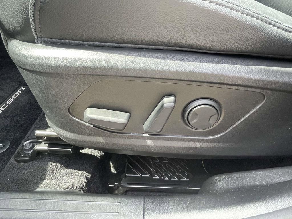 Used 2024 Hyundai Tucson Limited image 16