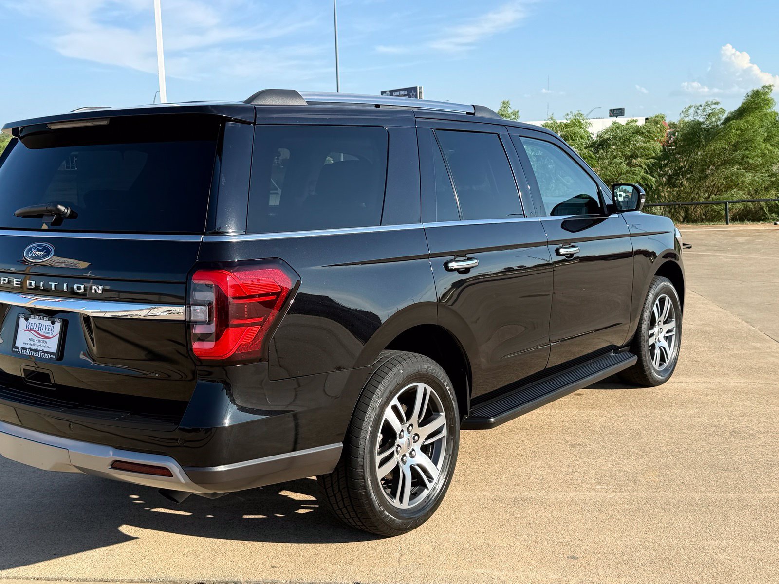 Used 2024 Ford Expedition Limited RWD image 5