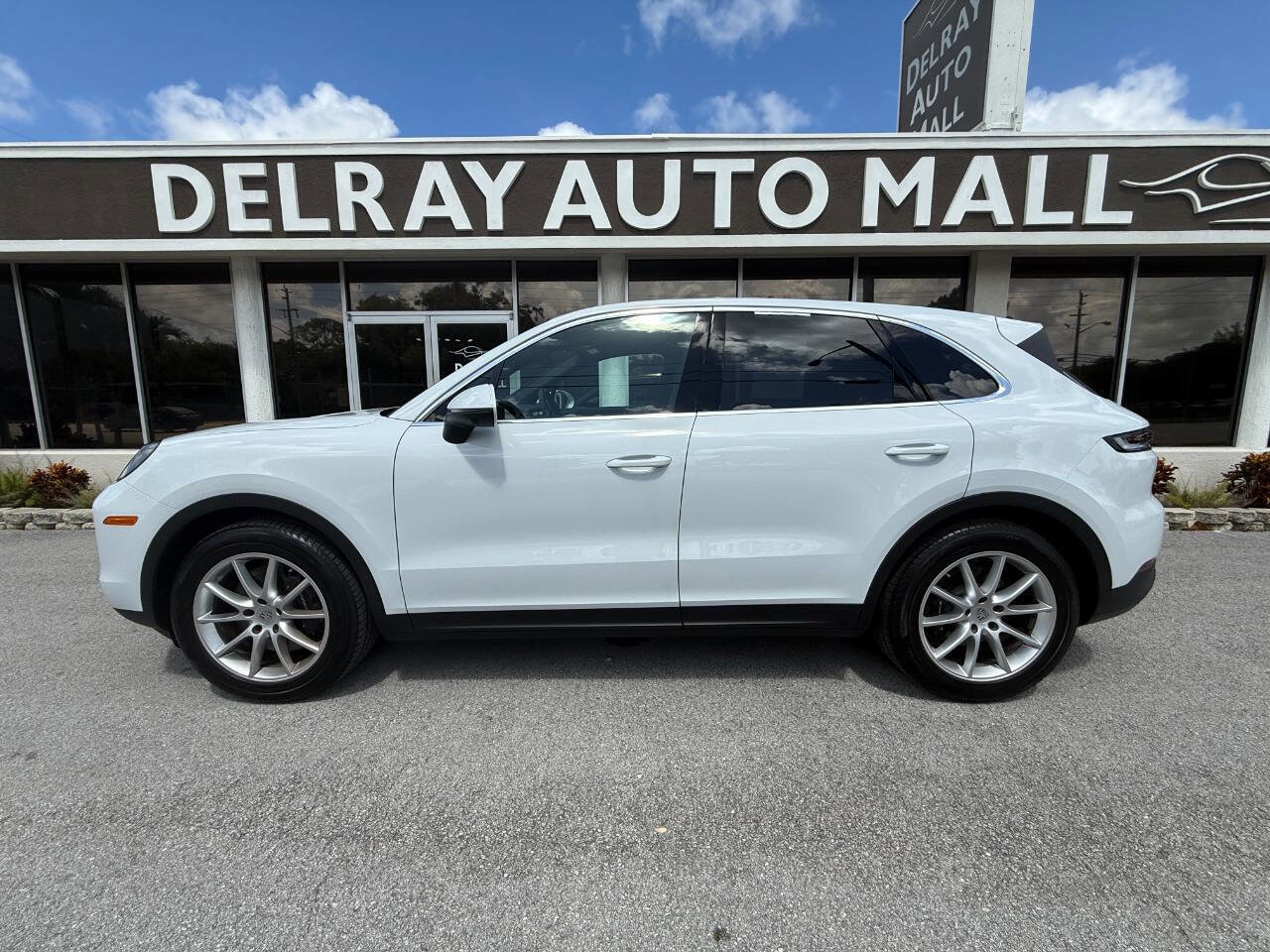 Used 2024 Porsche Cayenne image 4