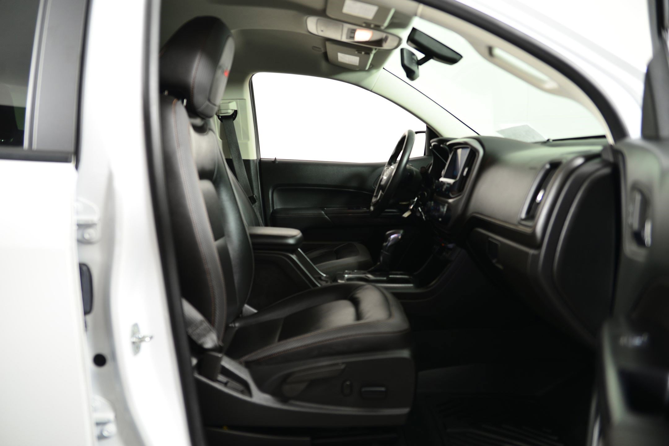 Used 2022 GMC Canyon AT4 w/ Trailering Package image 17