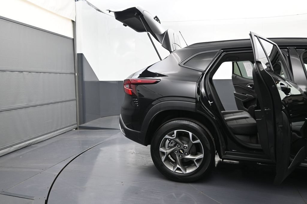Certified 2026 Chevrolet Trax LT FWD image 10