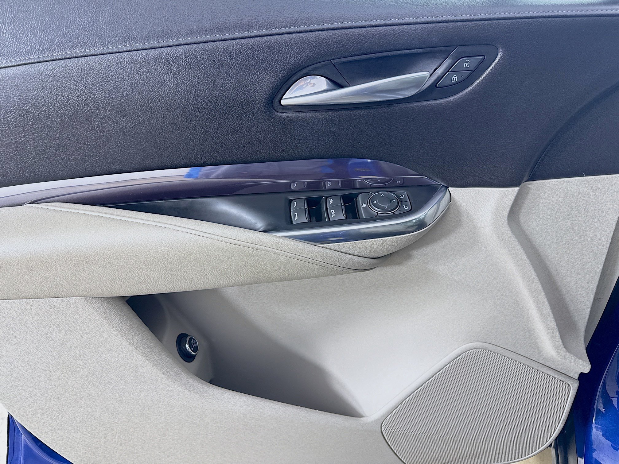 Used 2021 Cadillac XT4 Luxury w/ Cold Weather Package FWD image 19