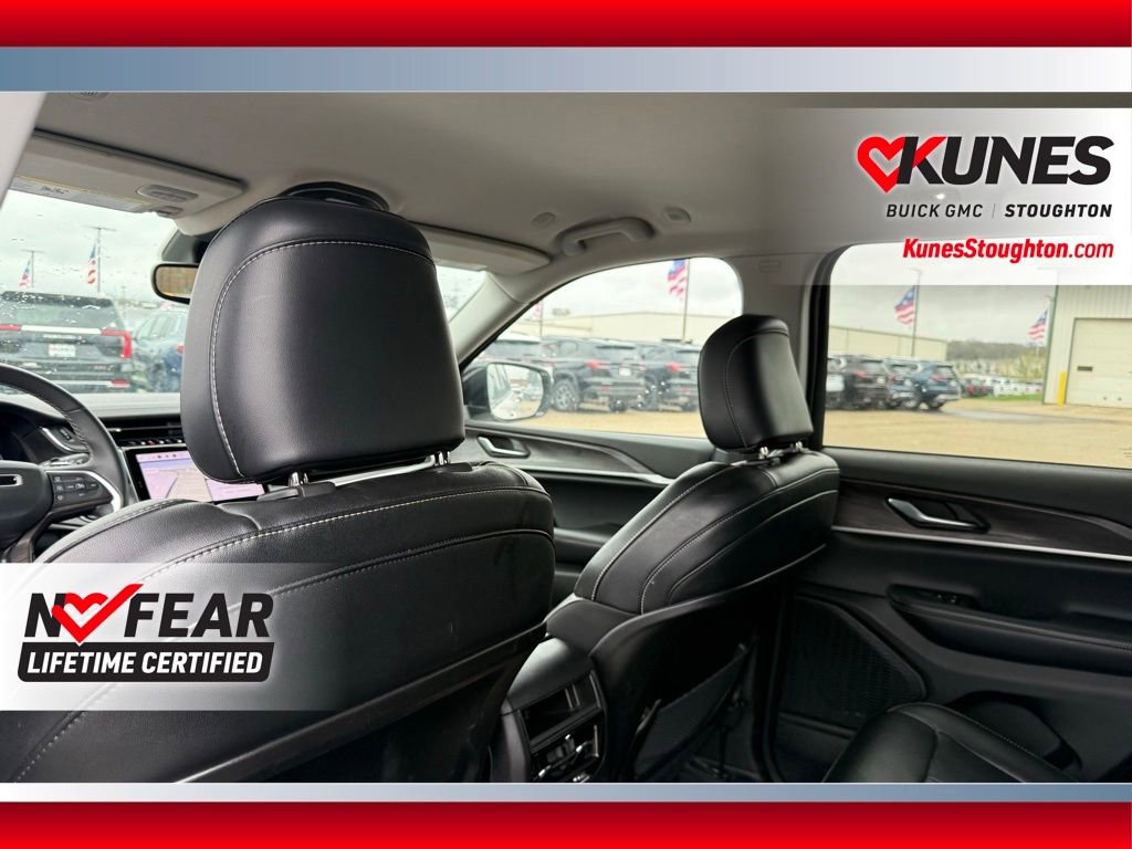 Used 2023 Jeep Grand Cherokee Limited AWD/4WD image 41