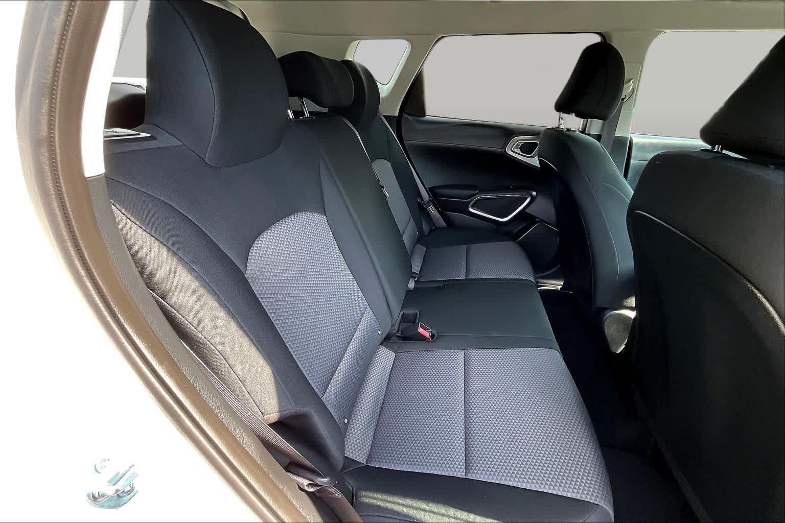 Used 2025 Kia Soul LX w/ LX Technology Package FWD image 20