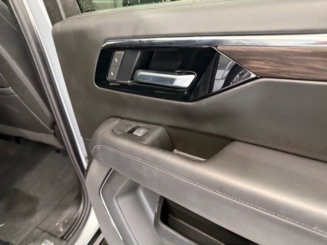 Used 2025 Chevrolet Suburban Z71 AWD/4WD image 30