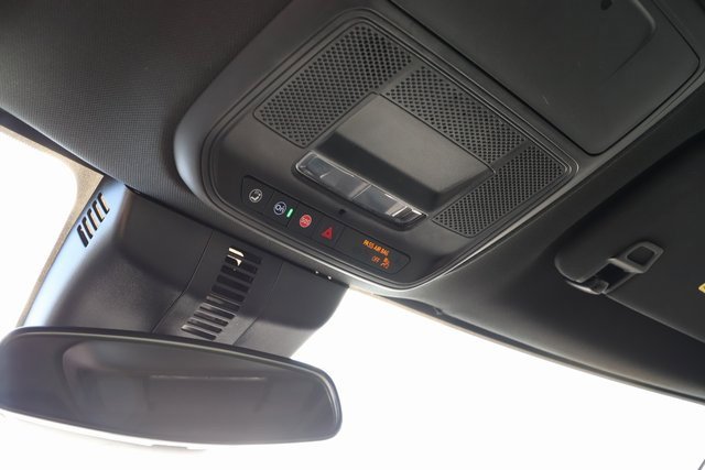 Used 2025 Chevrolet Traverse LT image 38