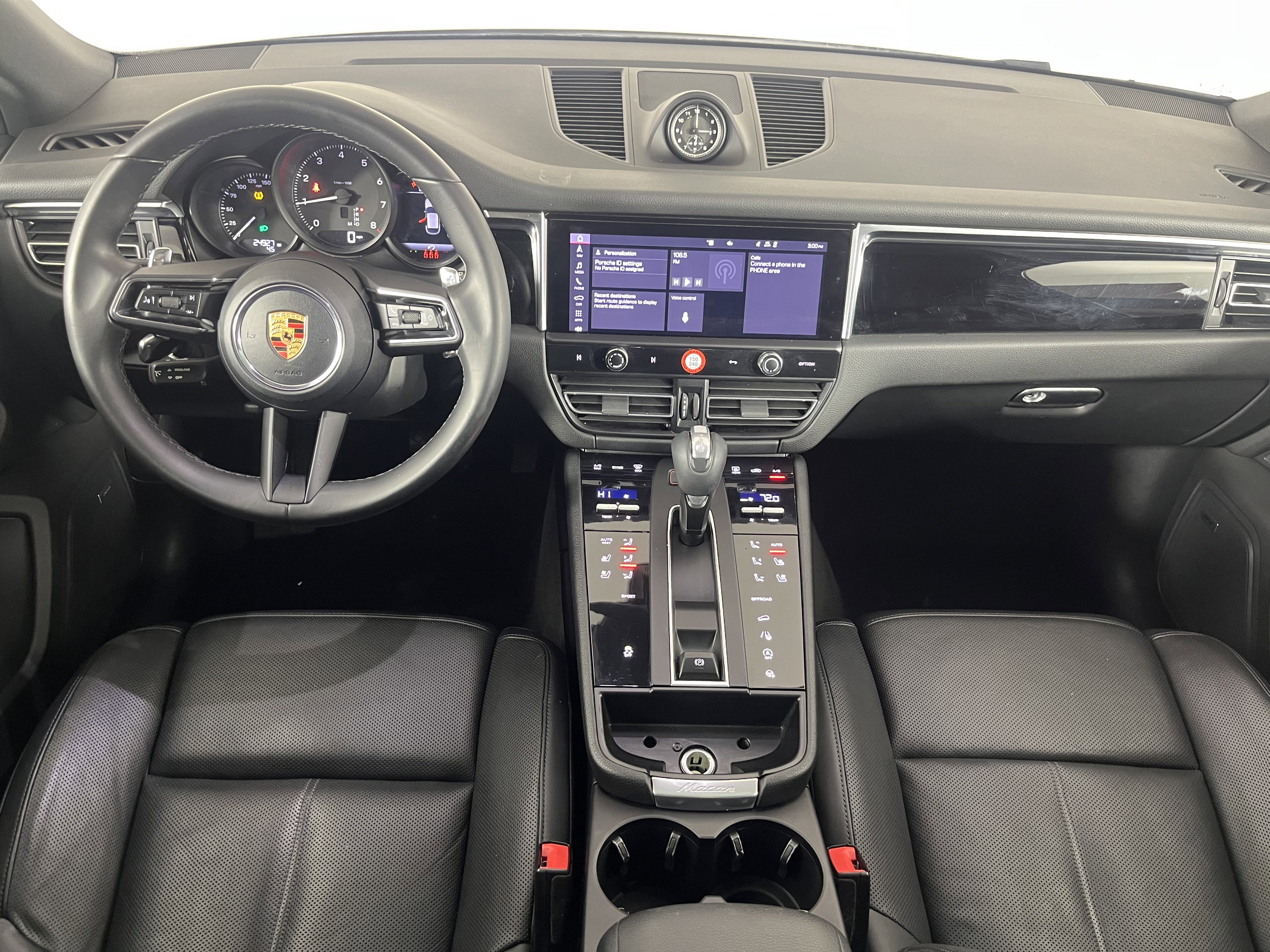 Used 2022 Porsche Macan w/ Premium Package Plus image 10