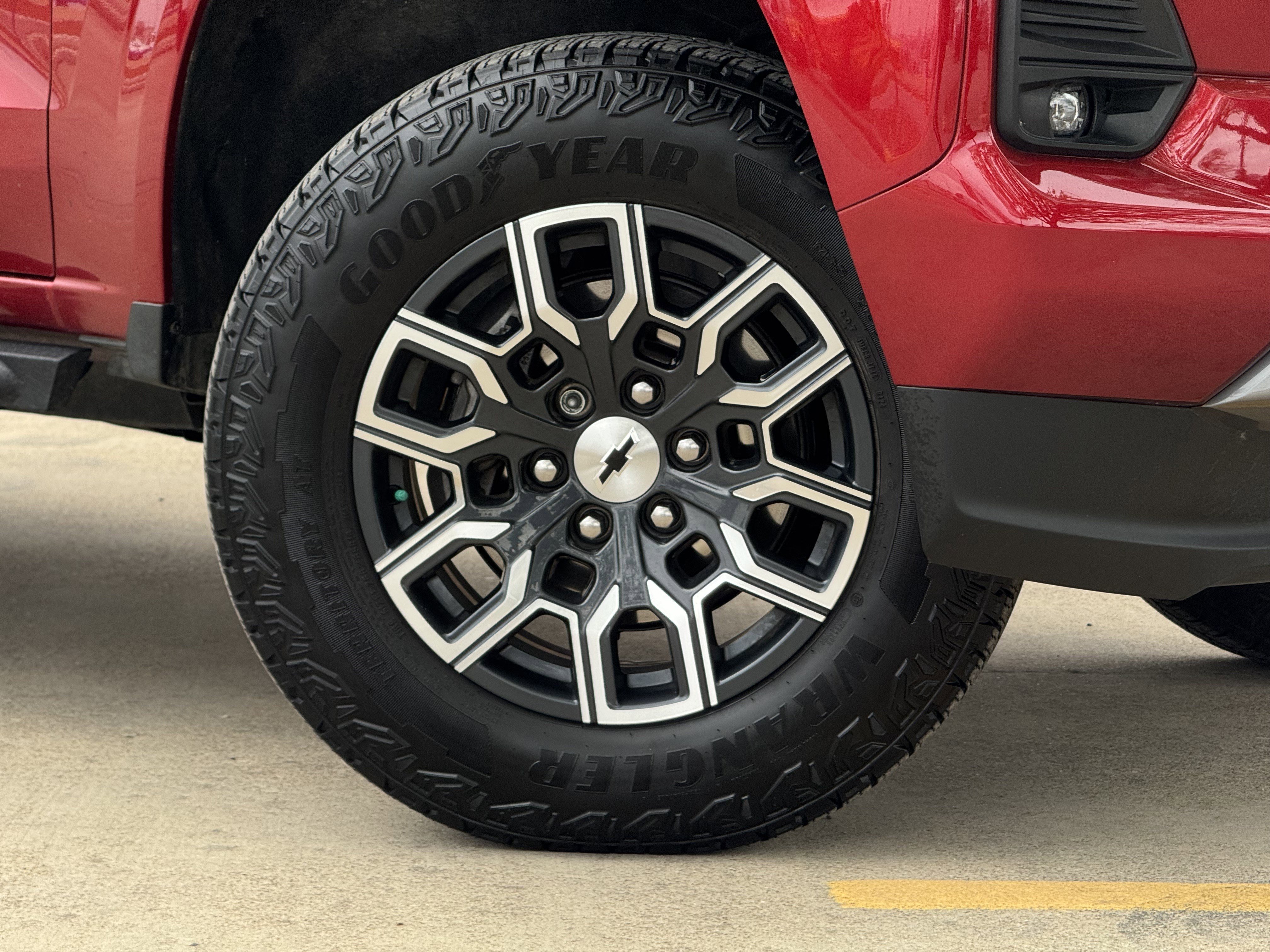 Used 2024 Chevrolet Colorado Z71 w/ Safety Package image 3