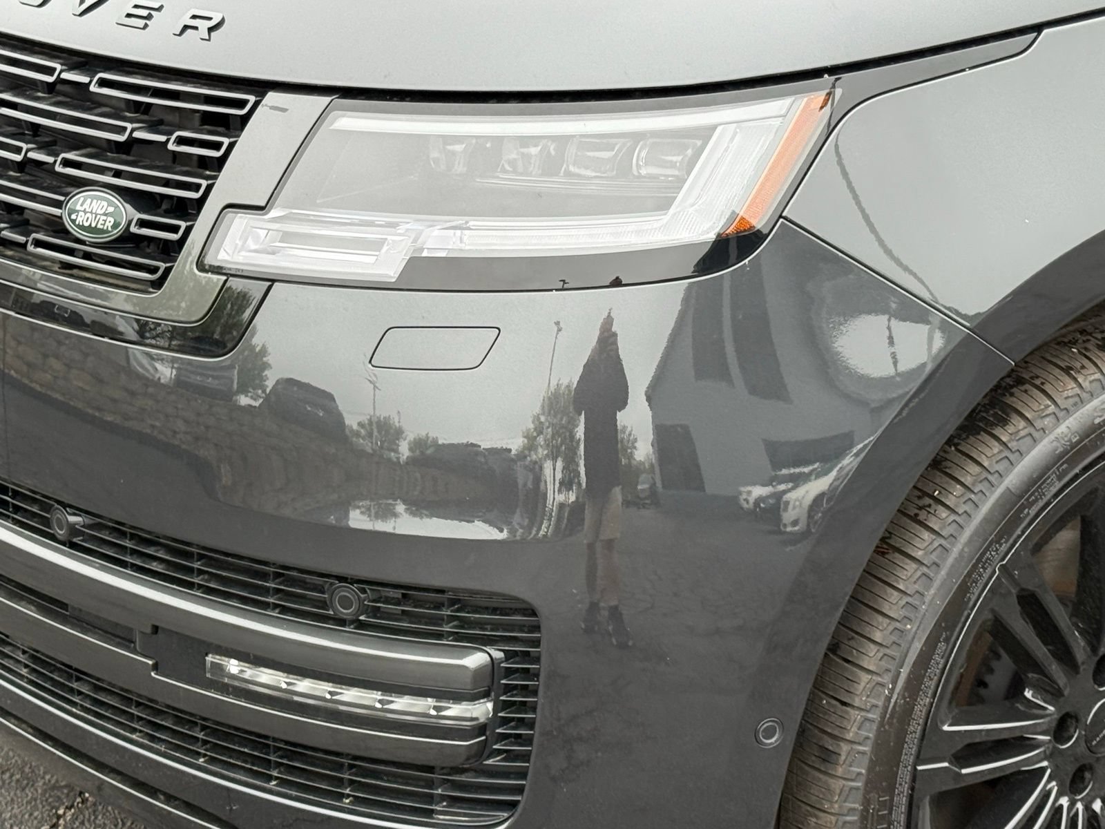 New 2026 Land Rover Range Rover Long Wheelbase SE AWD/4WD image 11