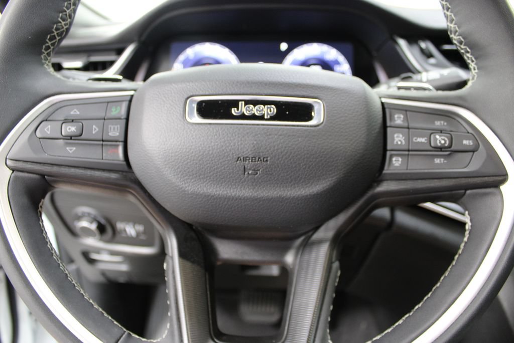 Used 2024 Jeep Grand Cherokee L Altitude AWD/4WD image 24