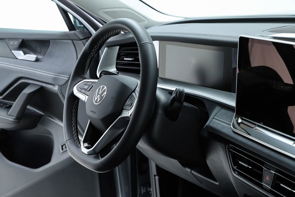 New 2026 Volkswagen Tiguan SE image 35