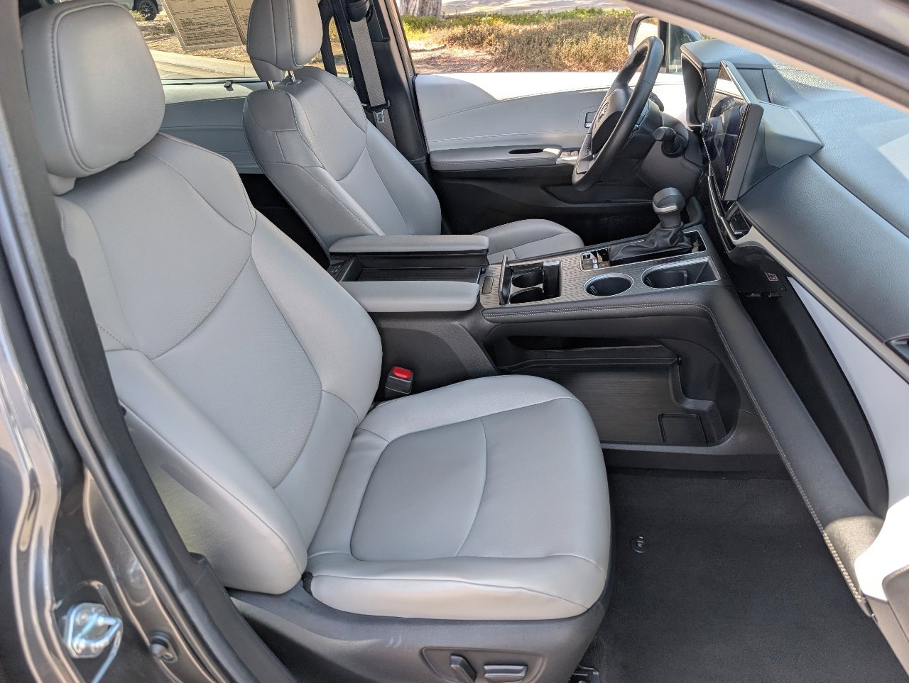 Used 2025 Toyota Sienna XLE image 9