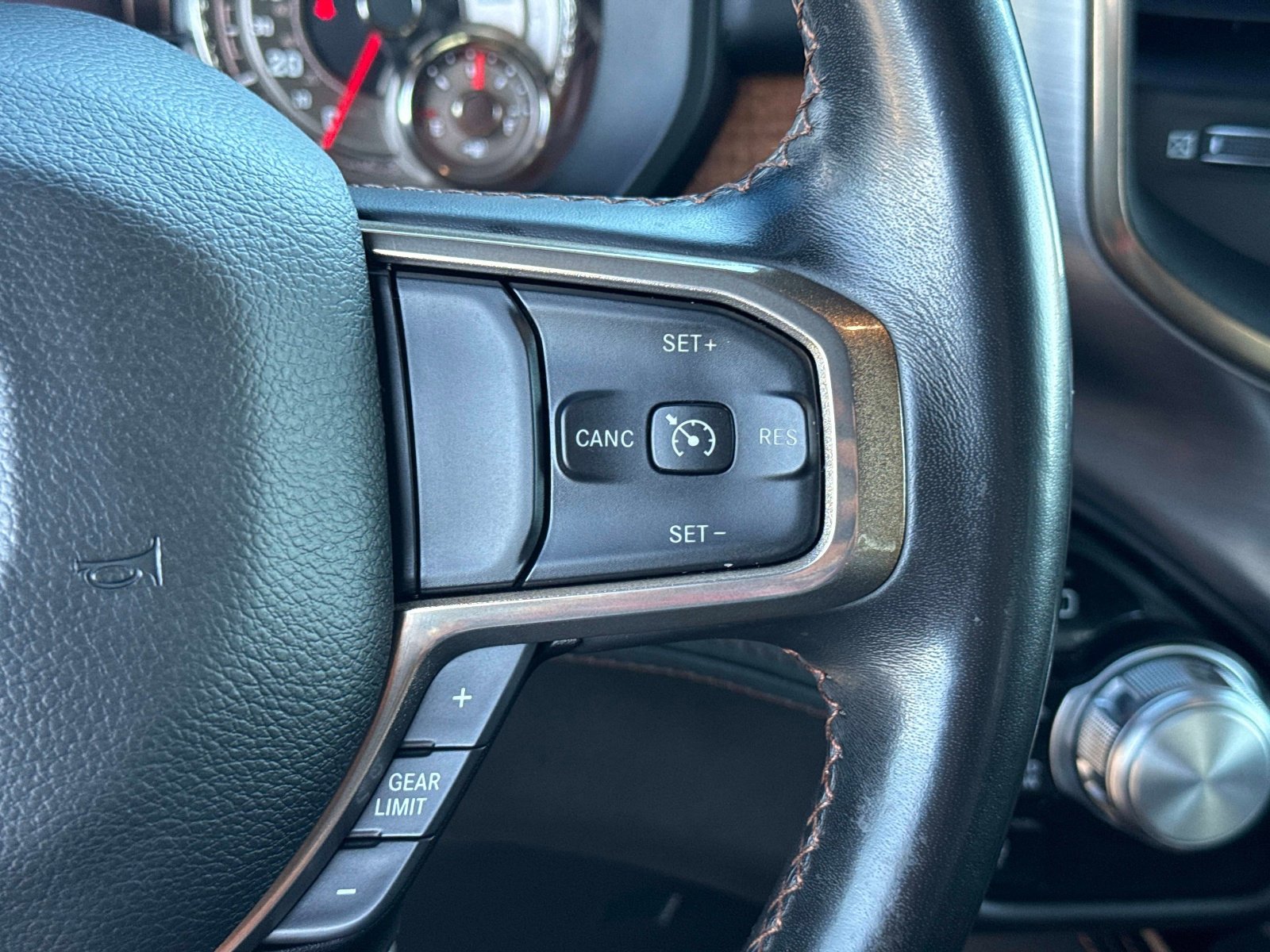 Used 2021 RAM 1500 Limited w/ Body Color Bumper Group image 30