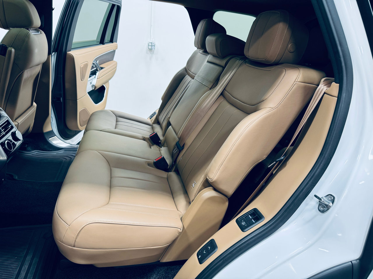 Used 2025 Land Rover Range Rover Long Wheelbase SE image 31