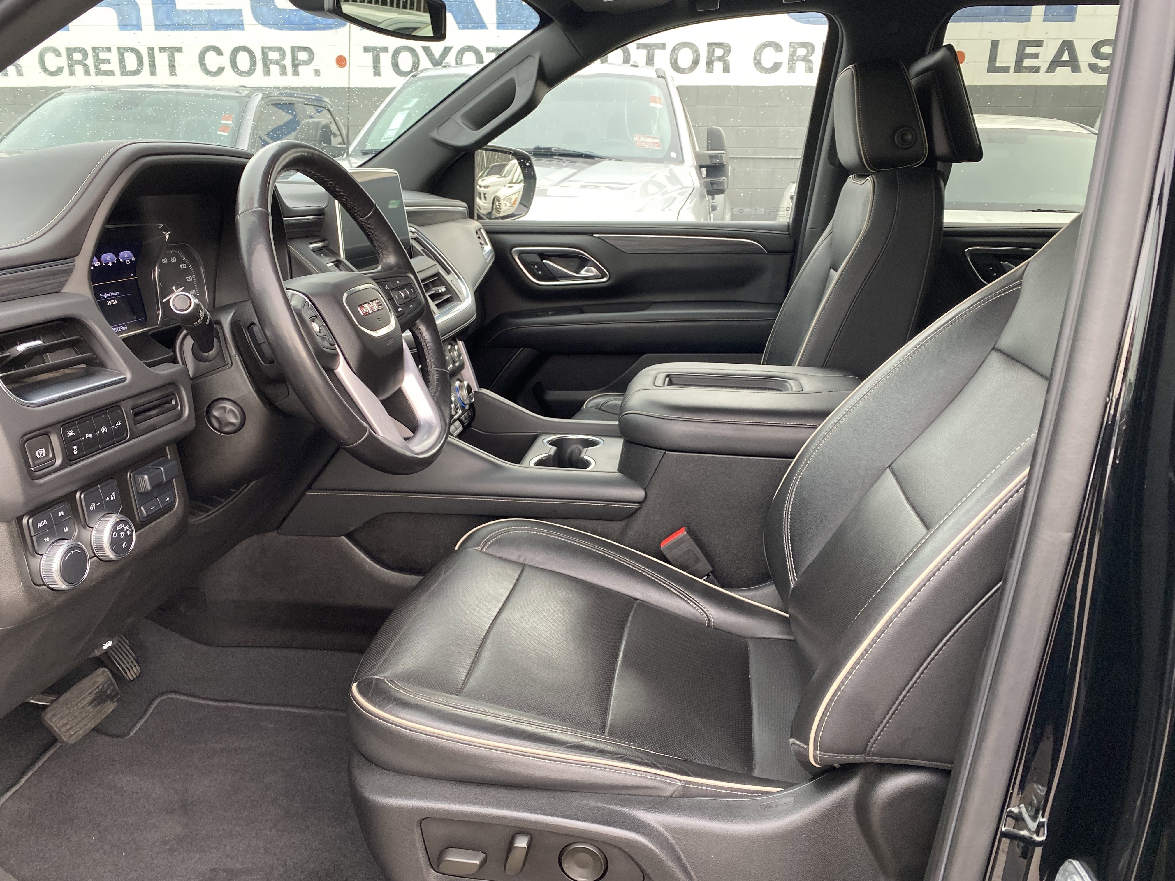 Used 2021 GMC Yukon SLT w/ SLT Luxury Plus Package image 12